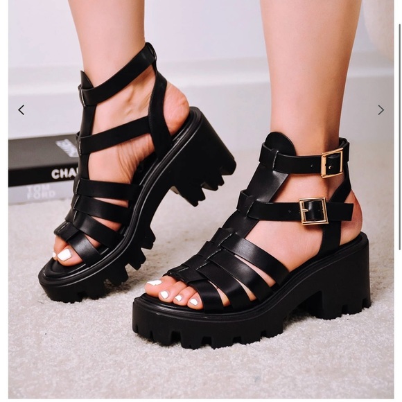 Cape Robbin Black Chunky Platform Heels - Picture 1 of 9